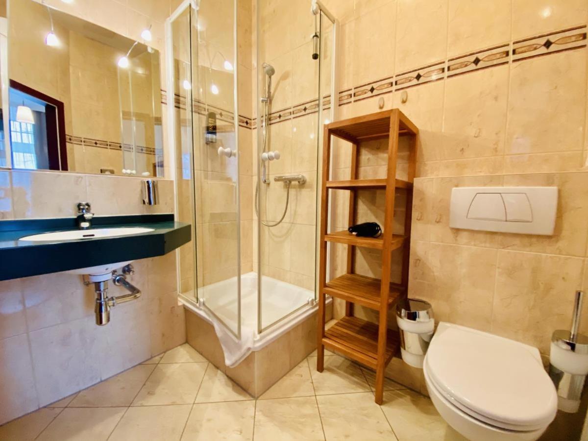 Doppelzimmer Rondell, Direkt Am Alten Strom 罗斯托克 外观 照片